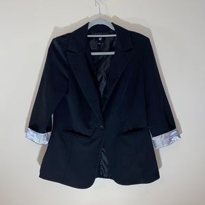 Quarter- sleeve black Blazer, size XL